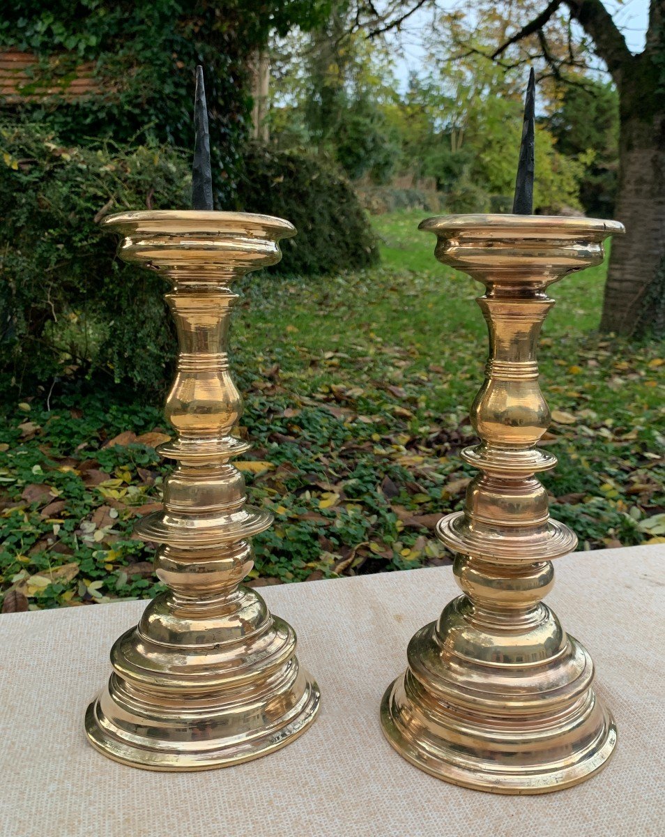 Haute Epoque, 16th Cty Pair Of Turned Bronze & Wrought Iron Candlesticks-photo-2