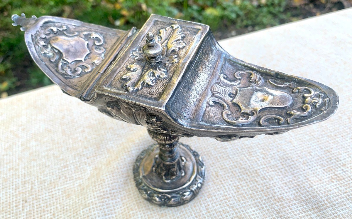 Rare Louis XIV Period Embossed & Chiseled Solid Silver Incense Shuttle-photo-4