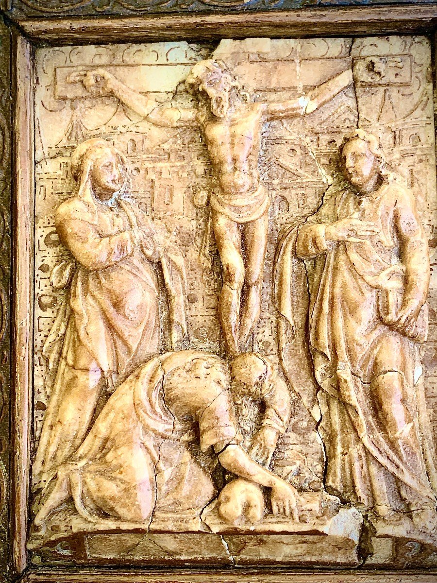 Plaque albâtre de Malines vers 1600, avec cadre d'origine, Crucifixion-photo-3