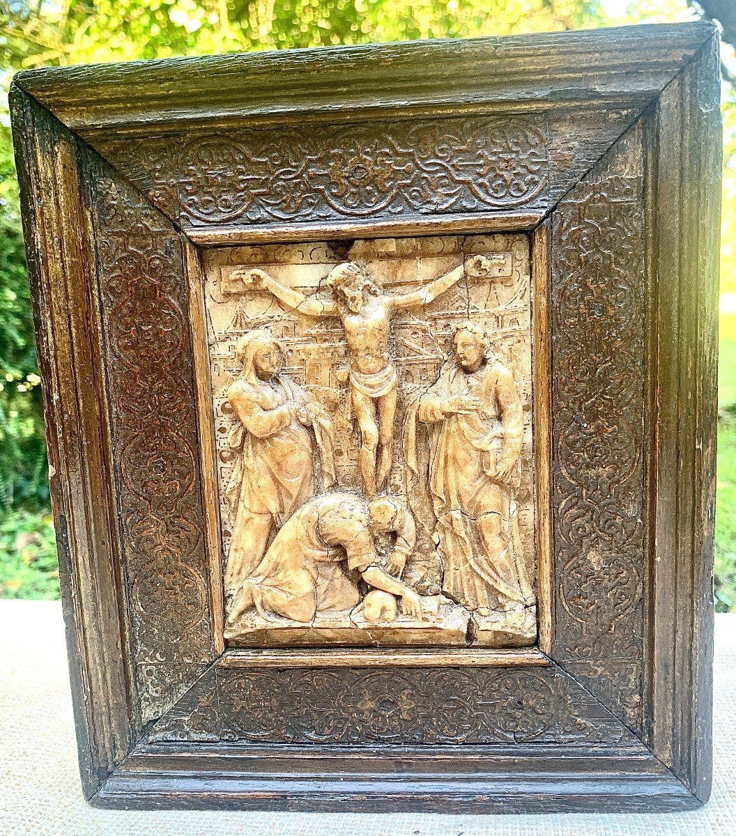 Plaque albâtre de Malines vers 1600, avec cadre d'origine, Crucifixion