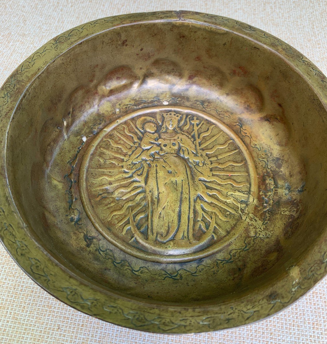 Superb Offering Basin In Chiseled Embossed Brass, 15th Century, Virgin And Child-photo-4