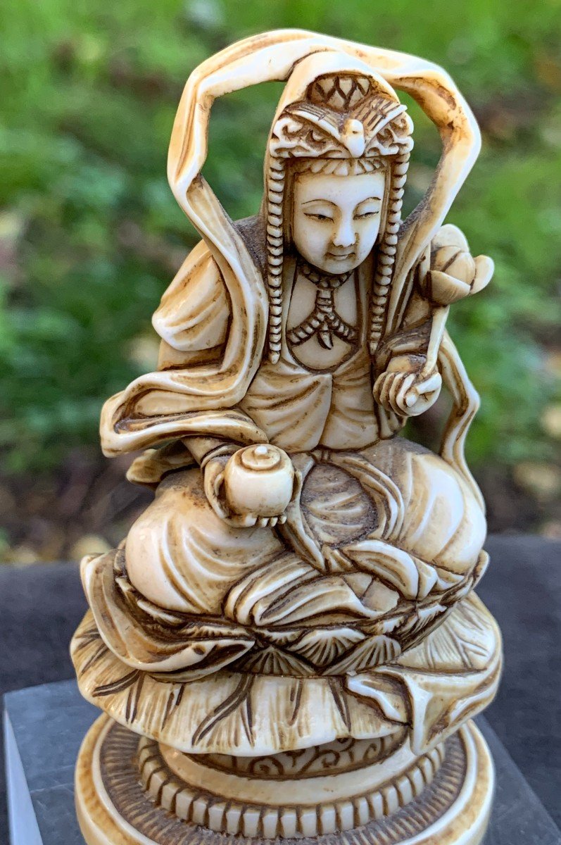 Japon XIXe s, Superbe Statuette Guanyin ivoire sculpté, signée-photo-1