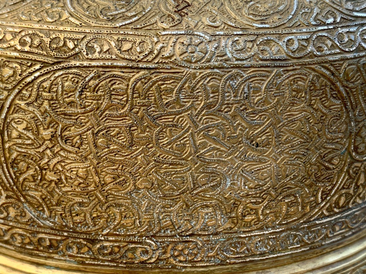 Venise XVe s, coupe laiton richement gravée et incrustations argent motifs pseudo islamiques-photo-2