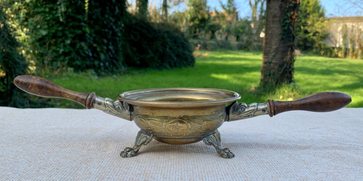 Early 18th, Brass Table Whiskey Quaich With 2 Wooden Turned Dragons Handles