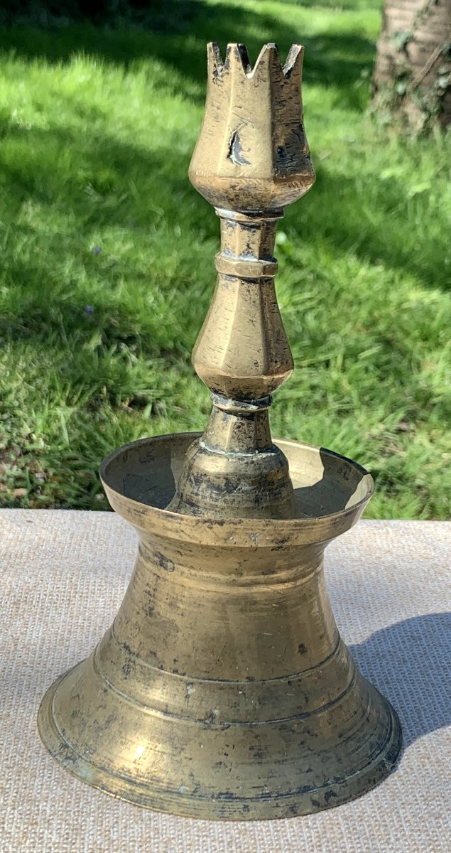 Ottoman 17th Cty Bronze Candlestick, Bell Base & Tulip-shaped Socket-photo-5