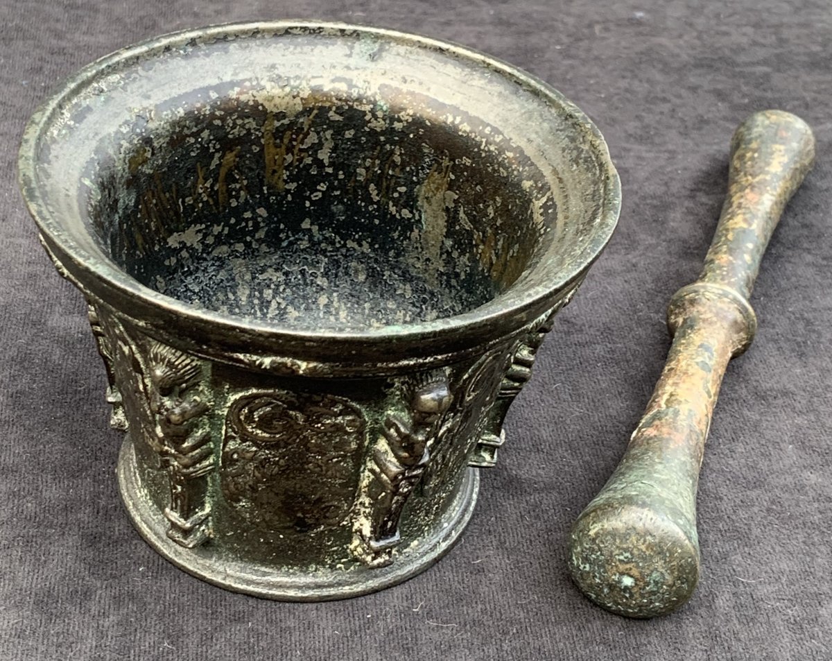 XVIth C Mortar + Its Bronze Pestle Nice Patina Medals & Fine Caryatids-photo-4