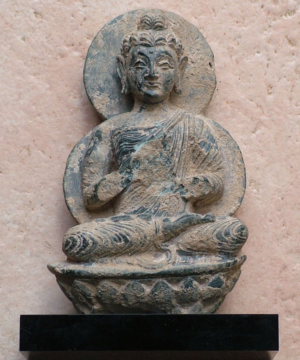 Stone Carved Gandharan Statue, Bouddha Prying On Lotus Flower Stand Circa 1st To 4th Cty-photo-4