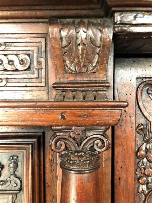 2nde Renaissance -vers 1590, Exceptionnel dressoir noyer richement sculpté-photo-1