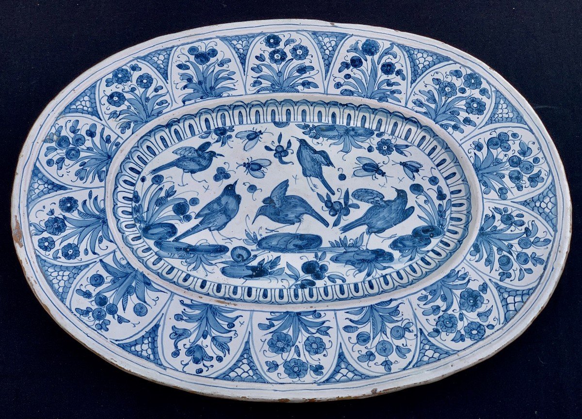 17th Century Deruta  Large Oval Ceramic Dish With Birds & Flowers