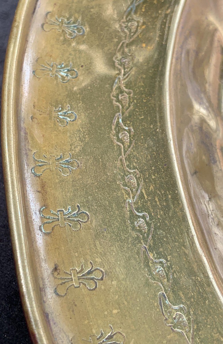 16th  Embossed And Chiseled Brass Alm Dish, St George Slaying The Dragon-photo-1