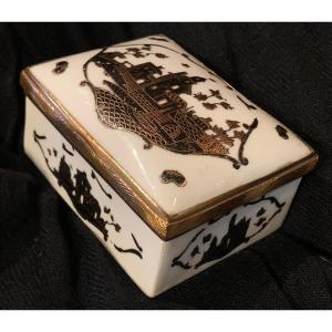 XVIIIe précieuse tabatière porcelaine incrustée filigranes d'or & mosaïques nacre
