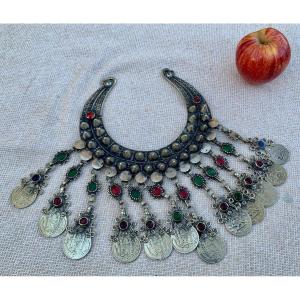 Superbe collier métal argenté & cabochons verre/pierres polies Kuchi, Pakistan ou Afghanistan