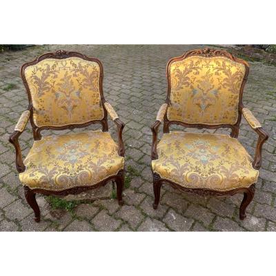 XVIIIe s paire très larges fauteuils Louis XV dossiers à La Reine, attrib à Nicolas Heurtault