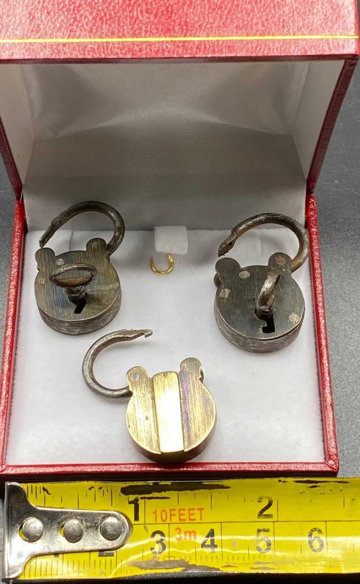 3 Mini Steel Padlocks And A Bronze Around 1900-photo-2