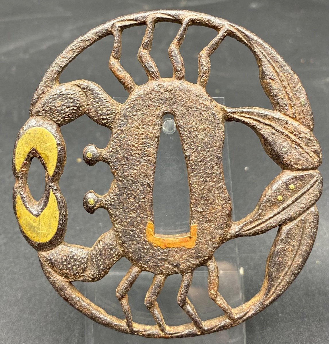 Tsuba Japonais Du XVIIIème En Fer Forgé Et Dinanderie De Laiton Et Cuivre Doré 