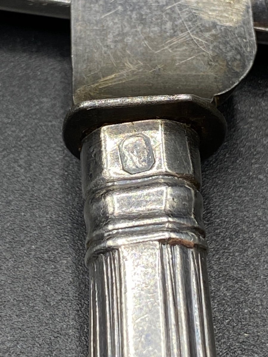 Suite De 8 Petits Couteaux à Entremets Monté Argent Massif Par Grangeret 1819/38 Au Vieillard -photo-2