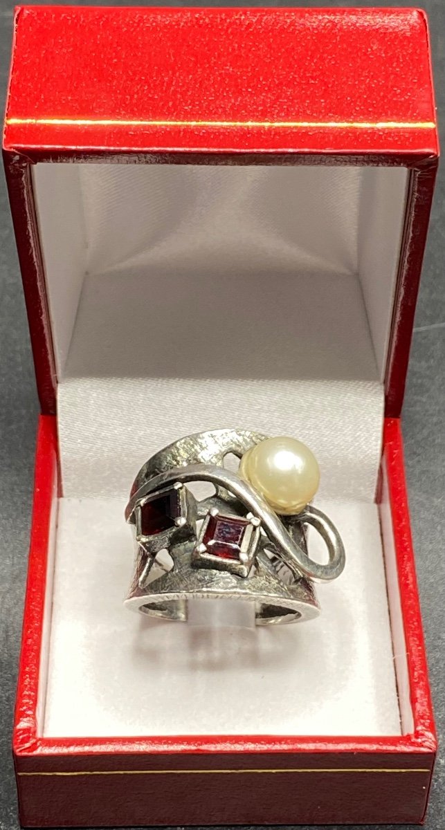 Ring In Sterling Silver Garnets And Half European Cultured Pearl 