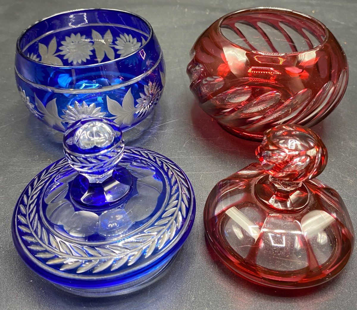 Two Overlay Crystal Candy Boxes Or Sugar Bowls From The 1900s Baccarat And Saint Louis-photo-1