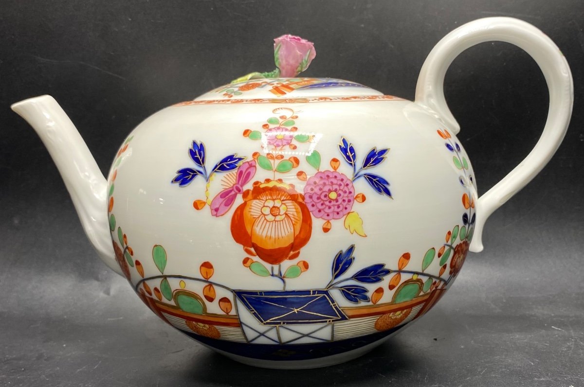 Saxon Porcelain Teapot, Late 18th Century -photo-3