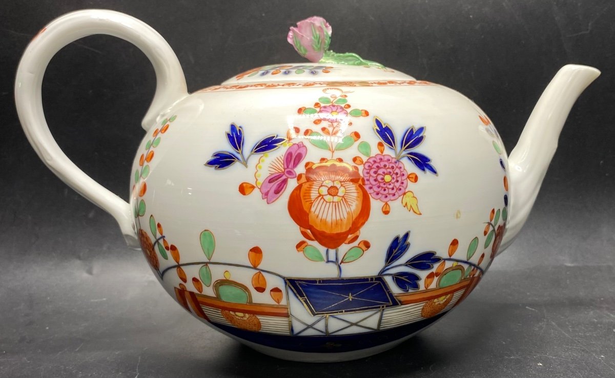 Saxon Porcelain Teapot, Late 18th Century 