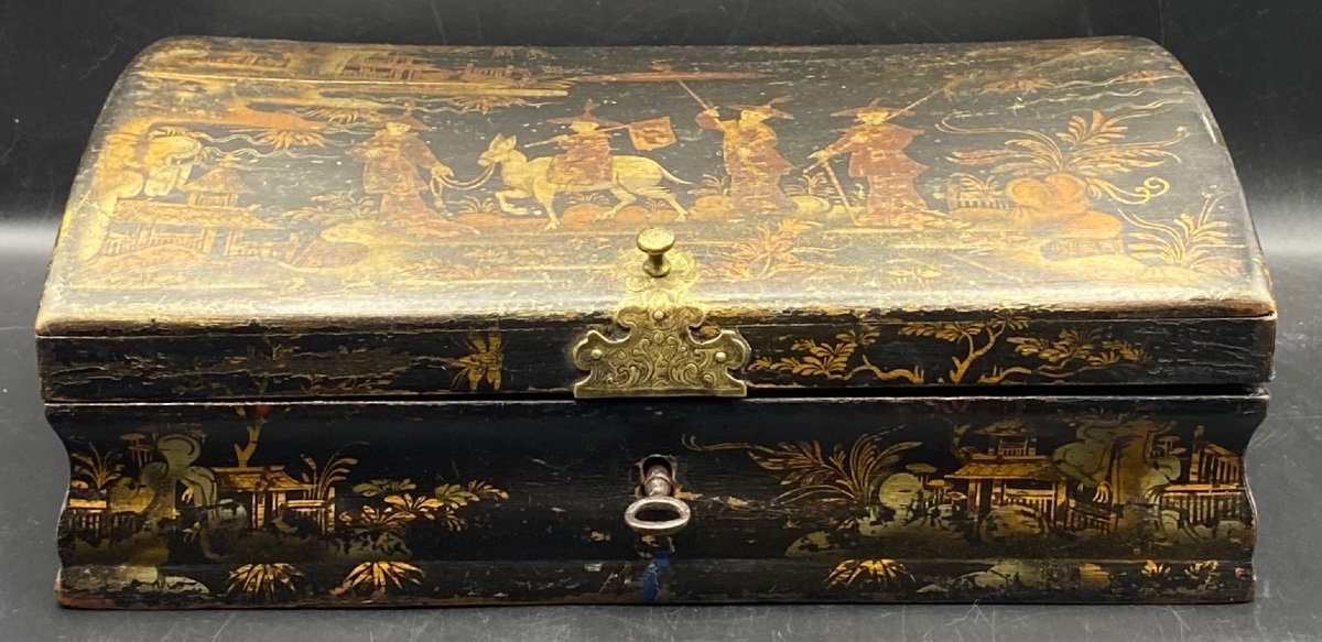 Coffret Chinois En Bois Peint à L’or D’une Procession XVIIIème