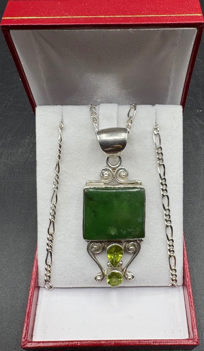 Pendentif En Argent Massif Péridots Et Jade Des Années 1970/80 Européen