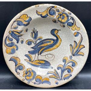 A Small Hollow Dish In Cracked And Painted Glazed Earthenware, Late Spaine Talavera Middle 17th