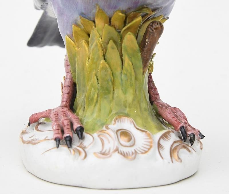 Statuette en porcelaine de Vienne représentant Pigeon voyageur -photo-1