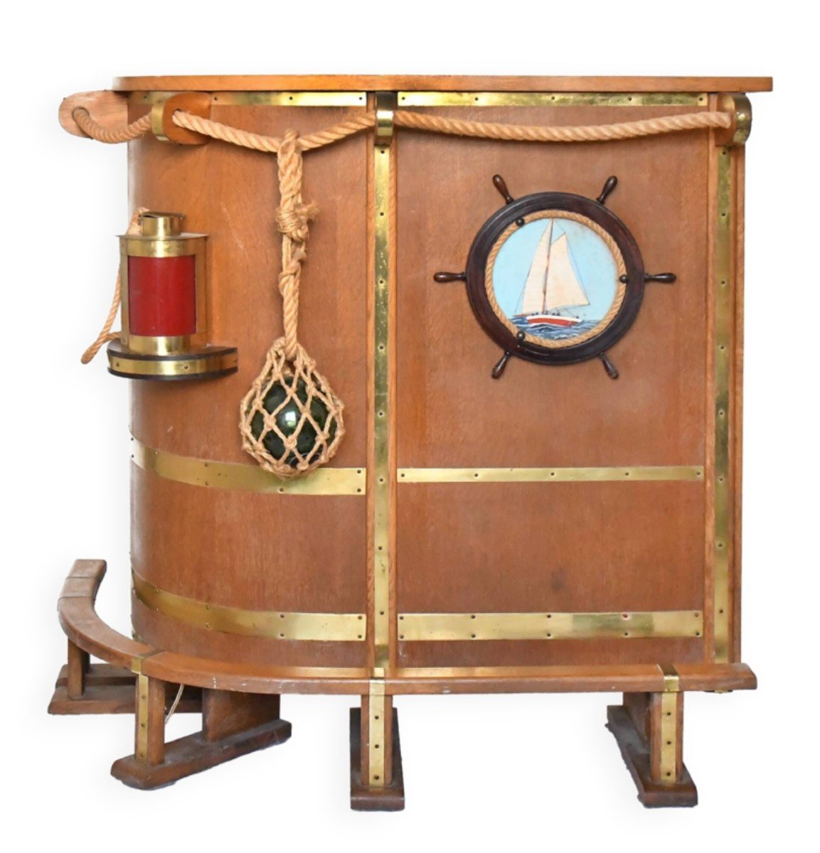 Meuble bar à décor sur le thème de la marine