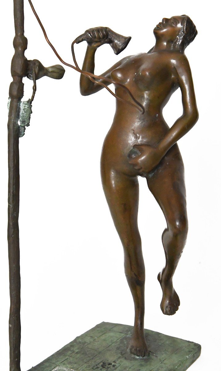 Sculpture en bronze représentant femme nue sous la douche  -photo-2