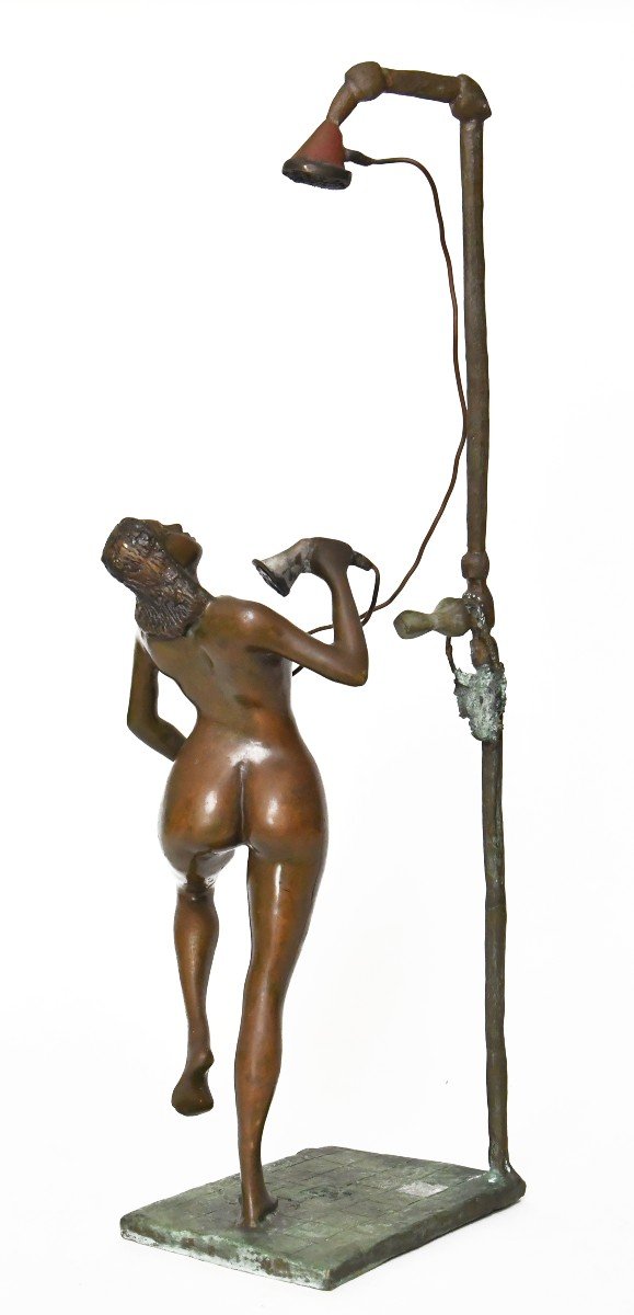 Sculpture en bronze représentant femme nue sous la douche  -photo-2