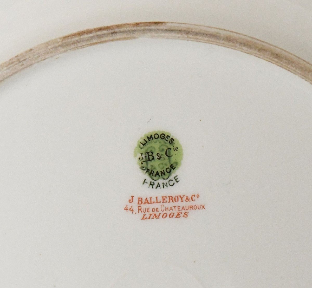 Plat en porcelaine de Limoges Atelier J. Balleroy -photo-1