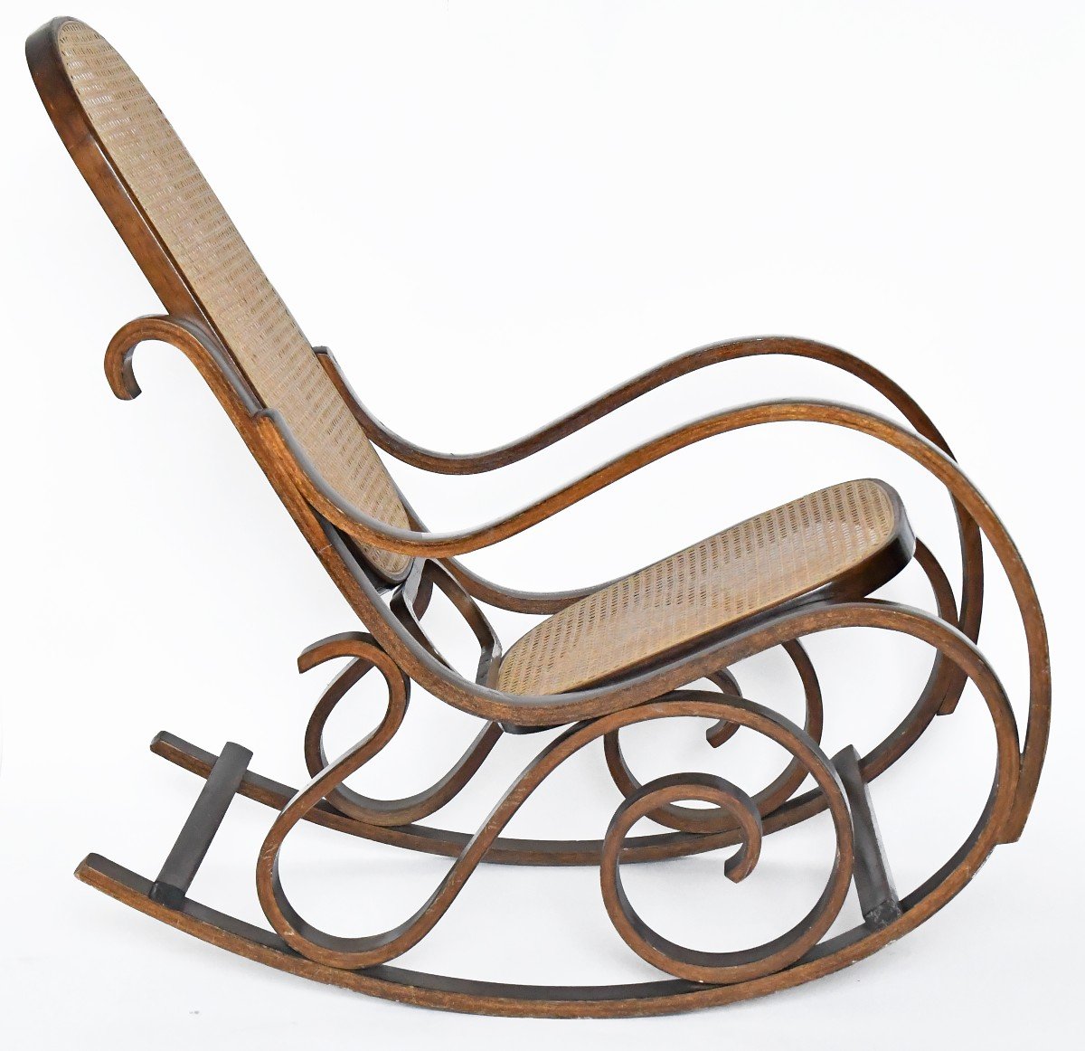 Rocking-chair et son repose-pied en bois courbé et cannage-photo-3