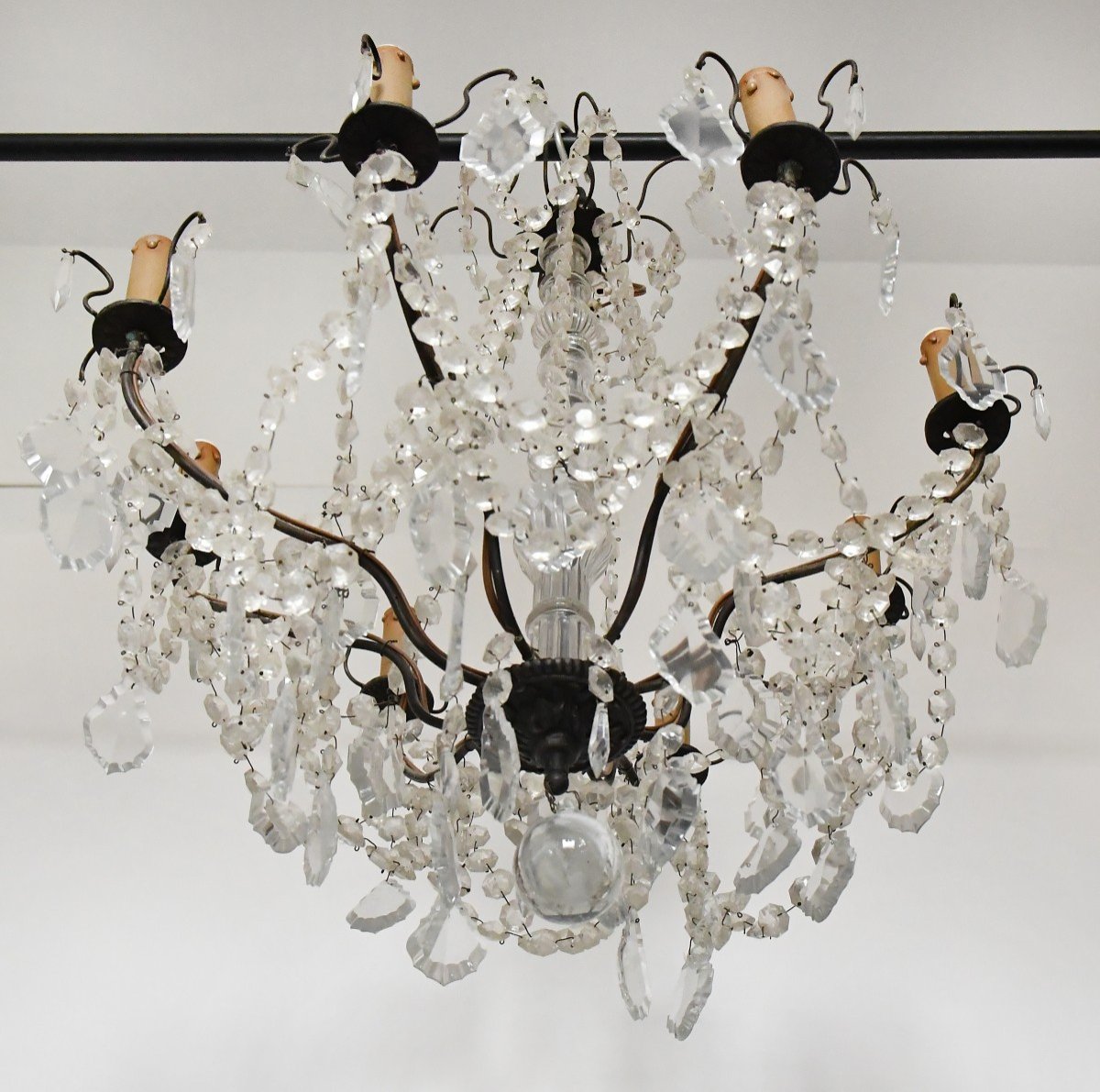 Eight-light Chandelier Decorated With Glass Pendants And Tassels-photo-2