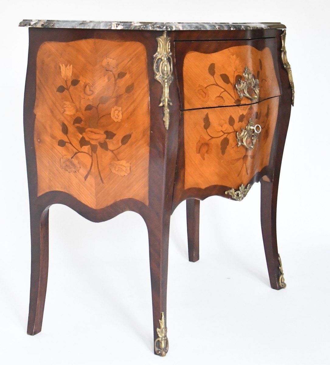 Commode sauteuse à façade galbée de style Louis XV-photo-1