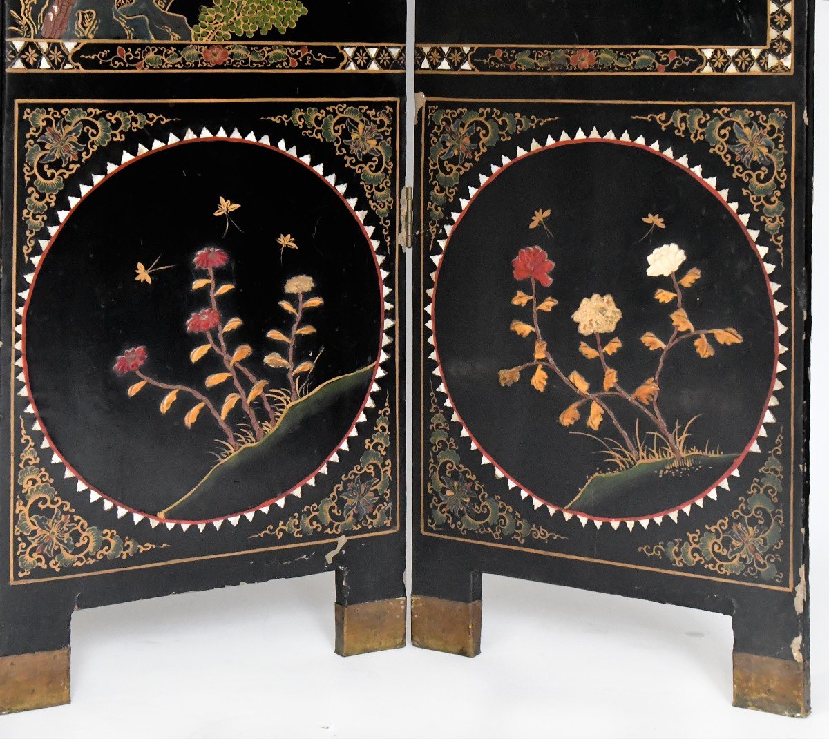 Chinese Four-leaf Screen In Lacquered Wood With Hard Stone Marquetry Decoration -photo-2