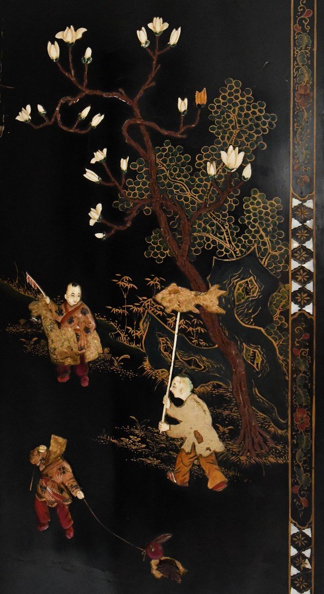 Chinese Four-leaf Screen In Lacquered Wood With Hard Stone Marquetry Decoration -photo-4