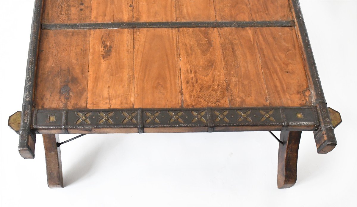 Elephant Saddle Coffee Table In Wood And Metal-photo-1