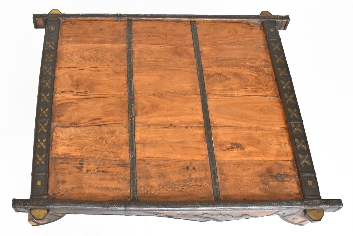 Elephant Saddle Coffee Table In Wood And Metal-photo-3