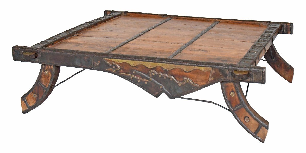 Elephant Saddle Coffee Table In Wood And Metal