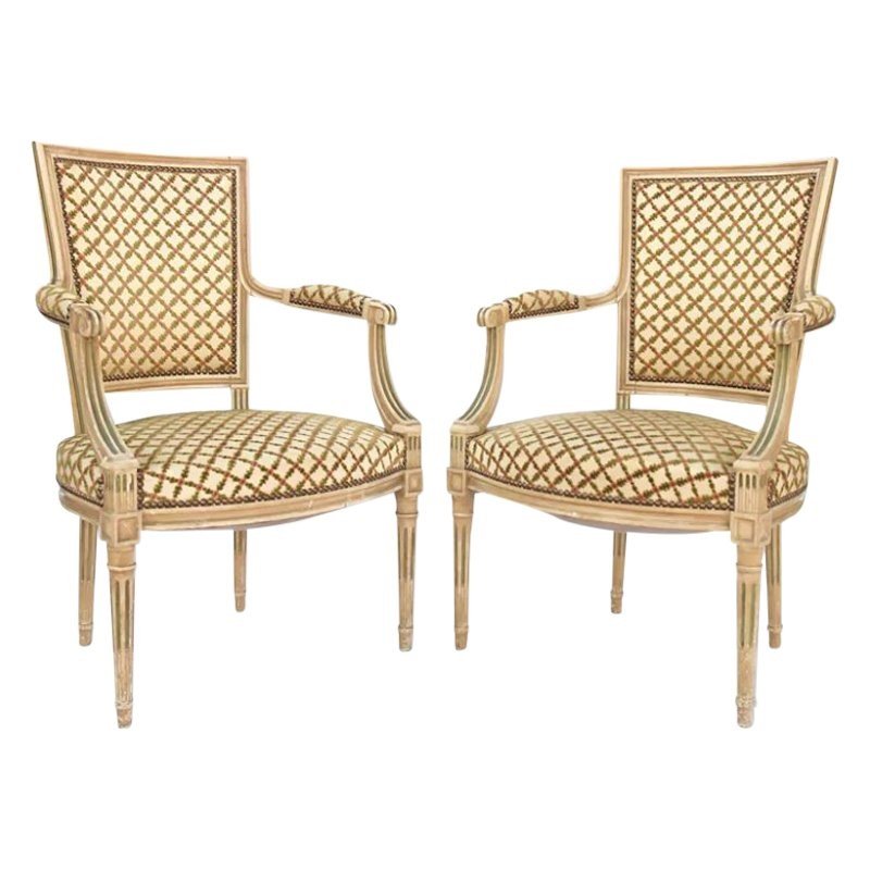 Paire de fauteuils de style Louis XVI 