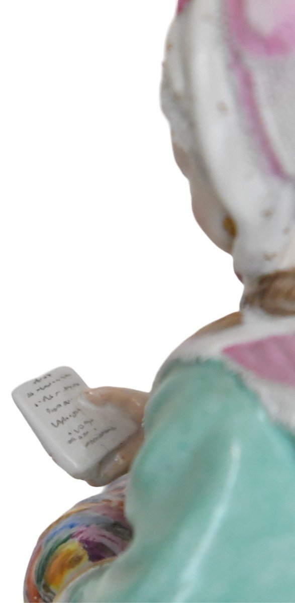 Statuette en porcelaine de Meissen représentant Dame au manchon lisant une lettre.  Modèle D66 -photo-2