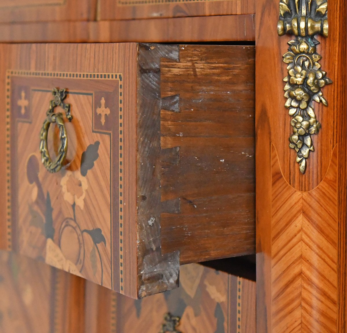 Transition Style Chest Of Drawers In Marquetry With Trophy Decoration Of Musical Instruments-photo-6