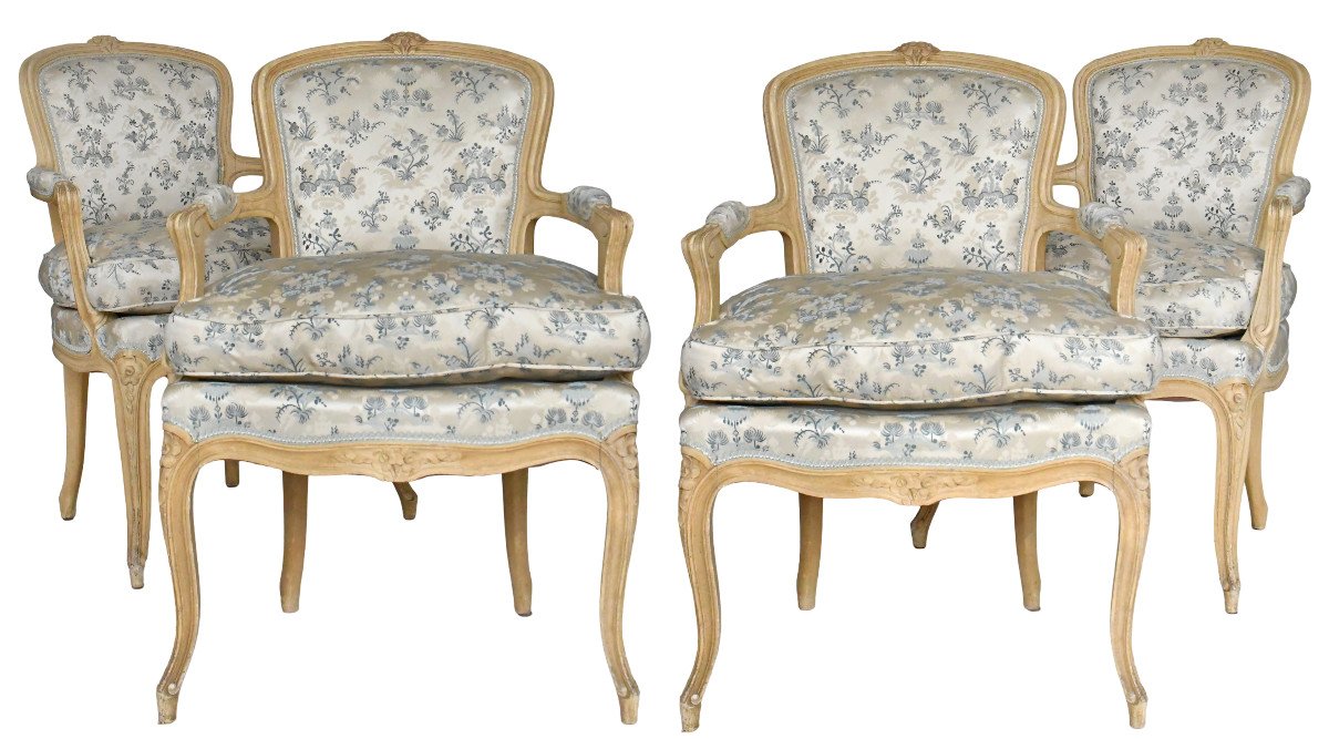 Set Of 4 Louis XV Style Cabriolet Armchairs In Cream Lacquered Wood And Silk Upholstery