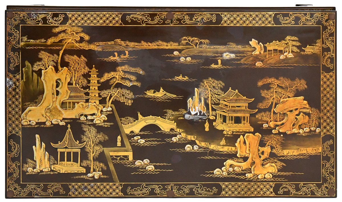 Painted And Lacquered Chinese Coffee Table Decorated With Scenes From Life-photo-2