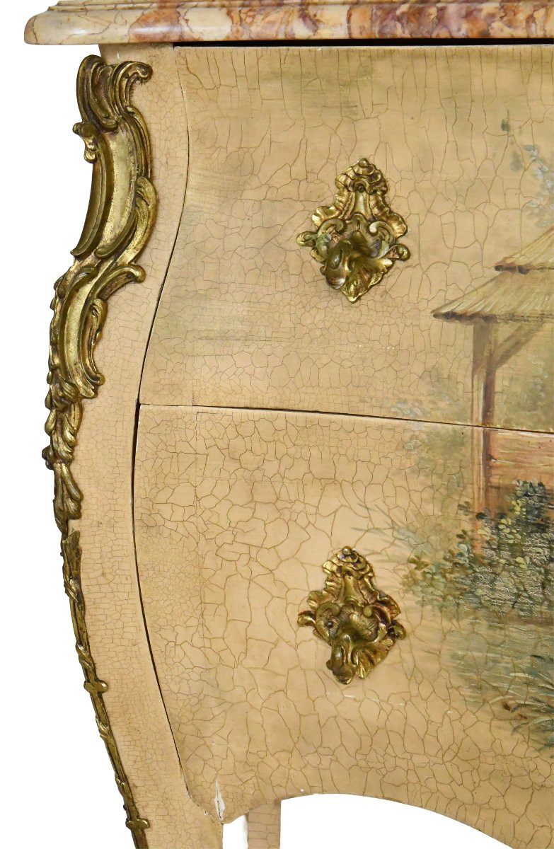 Louis XV Style Chest Of Drawers In Lacquered Wood With Polychrome Chinese Decoration On A Beige Background-photo-3