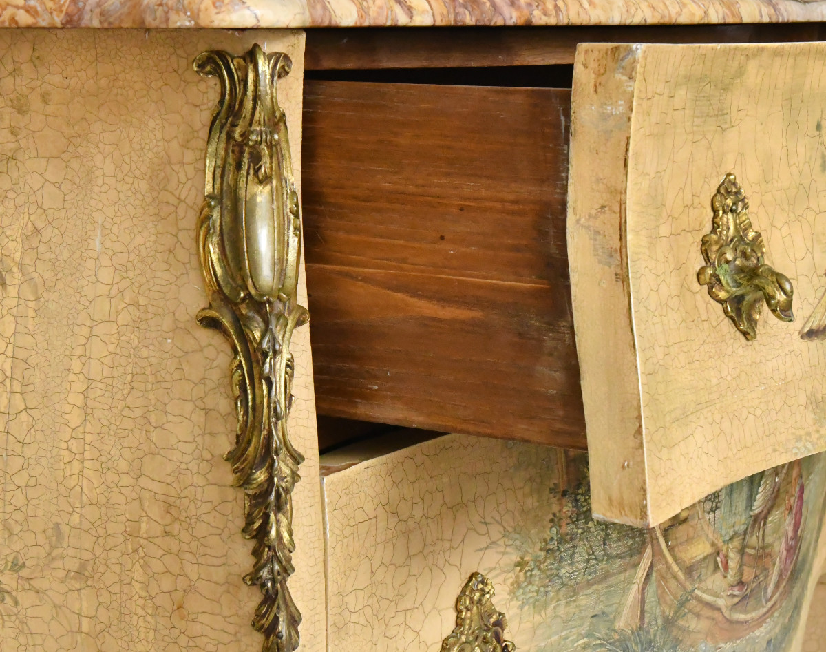 Louis XV Style Chest Of Drawers In Lacquered Wood With Polychrome Chinese Decoration On A Beige Background-photo-7