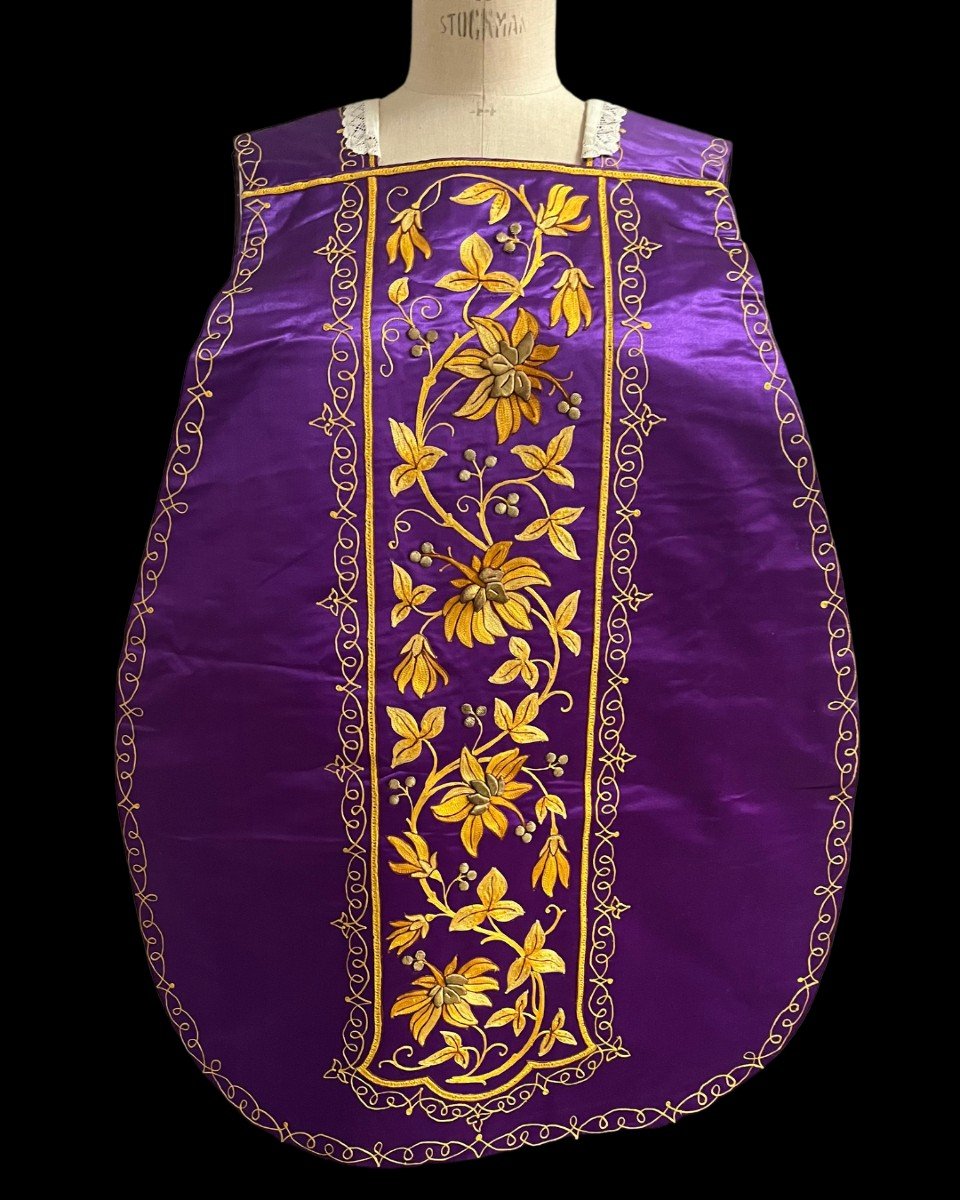 Violet Violin Chasuble