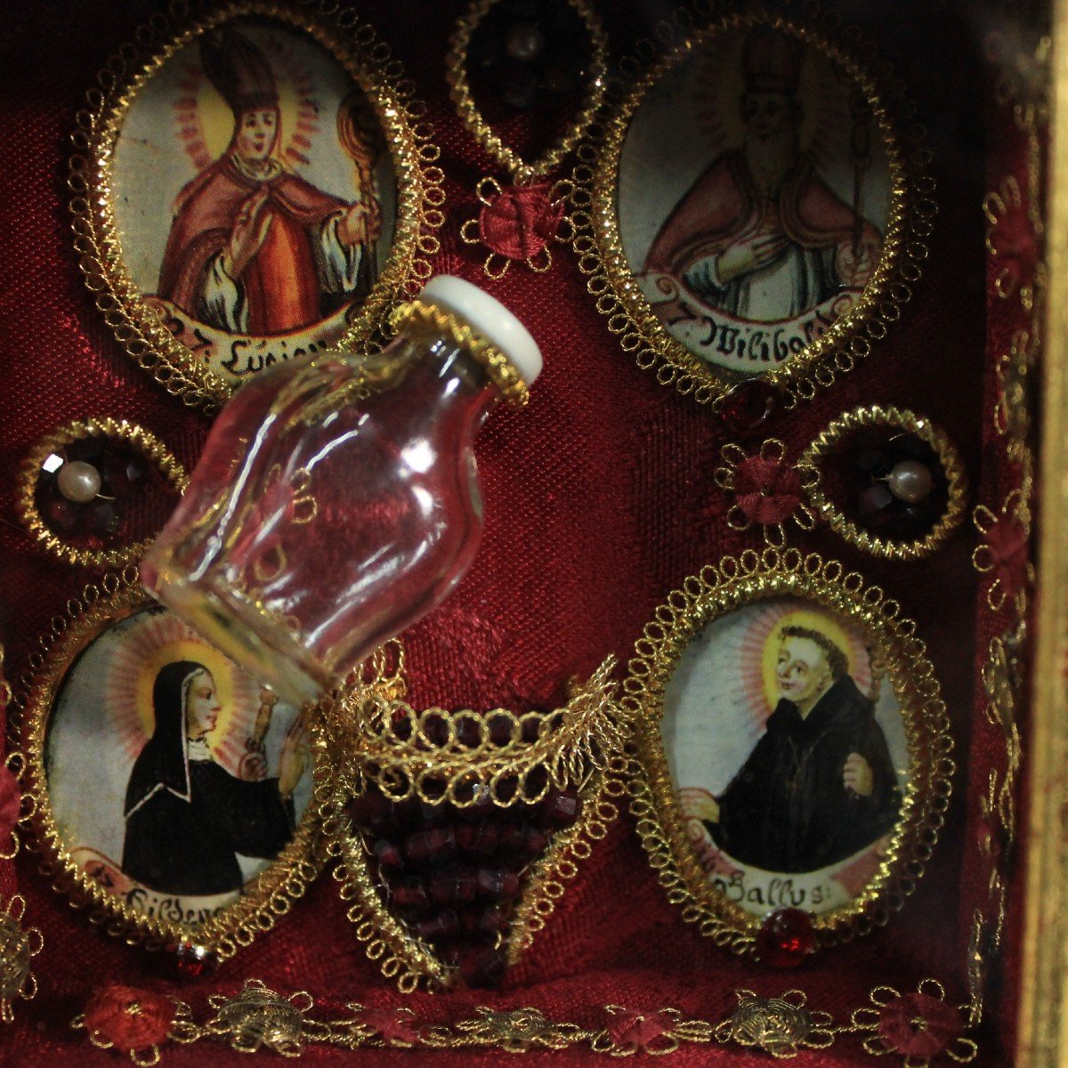Reliquary Cabinet 7 Relics: Virgin Mary, St Thomas Ap, St Anne & More…-photo-7