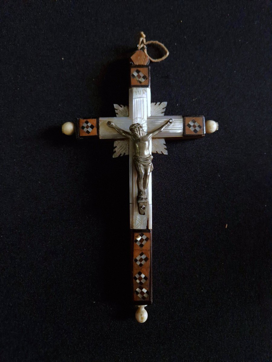 Croix Reliquaire De Pèlerinage Reliques De La Passion XIXe Siècle Bois d'Olivier Et Nacre